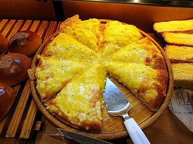大人のピザパン ¥189