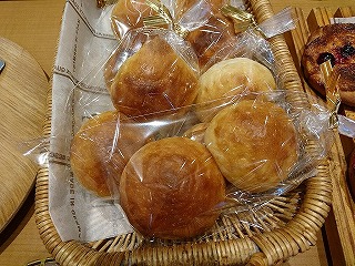 米粉入りテーブルパン ¥140