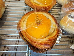 黄もものデニッシュ ¥240+税